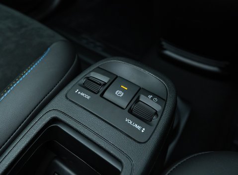 Abarth 500e Scorpionissima Cabrio 24