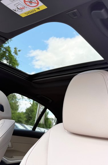 BMW 3 Series 330E M SPORT - OYSTER LEATHER -PRO & TECH PACKS - H/K -HUD - SUNROOF 