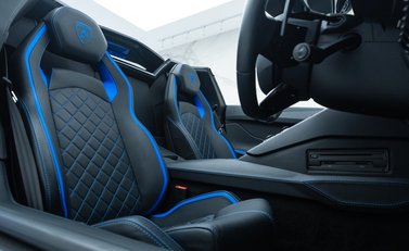 Lamborghini Aventador S LP 740-4 ROADSTER 17