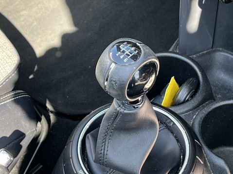 Mini Convertible 1.5 Cooper 2dr [Chili/Media Pack XL] 36