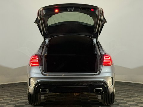 Mercedes-Benz GLA Class GLA 220 D 4MATIC AMG LINE PREMIUM PLUS 8