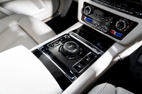 Rolls-Royce Ghost V12. FULL PPF. STARLIGHT. H, C & M SEATS. REAR ENTERTAINMENT. HUD. 51