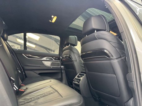 BMW 7 Series 4.4 750i M Sport xDrive Auto 4WD 4dr 54