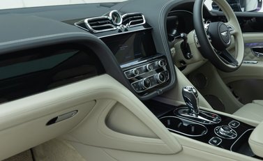 Bentley Bentayga V8 AZURE 23
