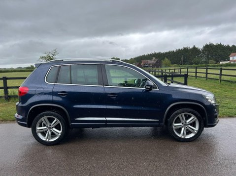 Volkswagen Tiguan 2.0 TDI BlueMotion Tech R-Line 4WD Euro 5 (s/s) 5dr (Nav) 8
