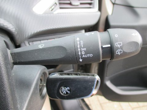 Peugeot 2008 1.6 BlueHDi Allure Euro 6 (s/s) 5dr 35