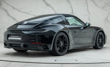 Porsche 911 Targa 4 GTS (992) 8