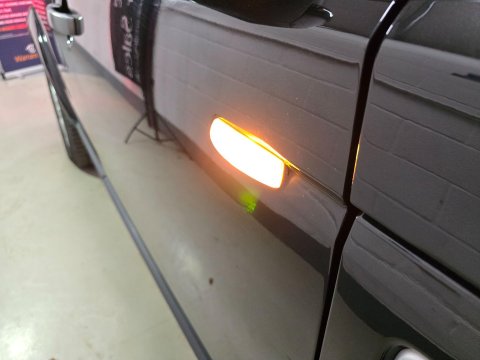 Land Rover Discovery 3.0 SD V6 HSE Auto 4WD Euro 5 5dr 63