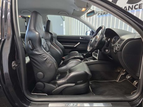 Volkswagen Golf 3.2 R32 Hatchback 3dr Petrol Manual (276 g/km, 240 bhp) 40
