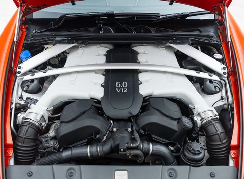 Aston Martin V12 Vantage S 37