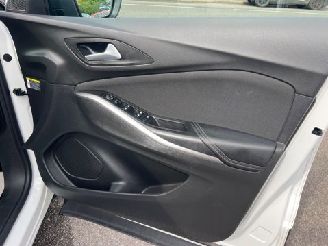 Vauxhall Grandland X 1.2 Turbo SE Euro 6 (s/s) 5dr 30
