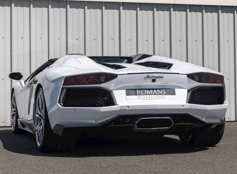 Lamborghini Aventador LP700-4 Roadster 3