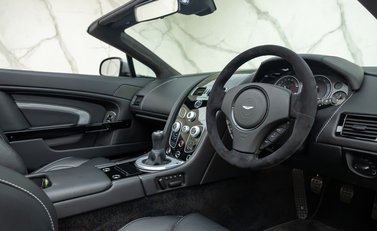 Aston Martin V12 Vantage S Roadster 13