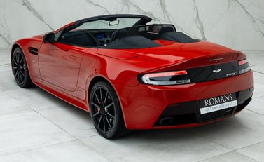Aston Martin V12 Vantage S Roadster 10