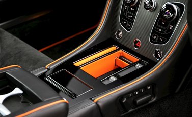 Aston Martin V12 Vantage AMR 18