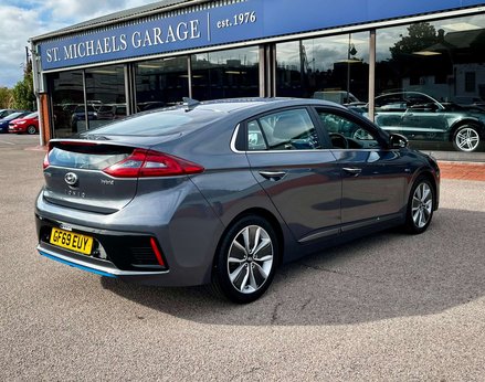 Hyundai IONIQ 1.6 IONIQ Premium SE FHEV Semi-Auto 5dr 8