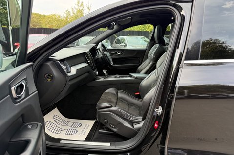 Volvo XC60 T5 R-DESIGN PRO AWD -ONE OWNER - 7 VOLVO SERVICES 4