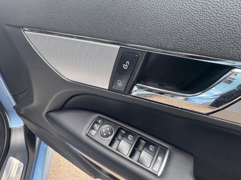 Mercedes-Benz E Class 3.5 E350 CGI V6 BlueEfficiency Sport Cabriolet G-Tronic Euro 5 2dr 23