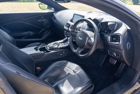 Aston Martin Vantage 4.0 V8 Coupe 10