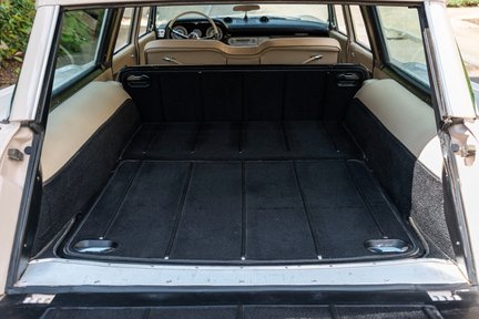Chrysler New Yorker Town & Country Station Wagon 30