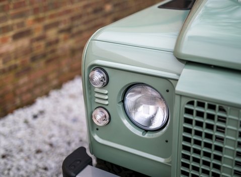 Land Rover Defender 110 Heritage 27