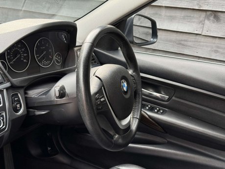BMW 3 Series 2.0 320d Luxury Auto 4dr 21