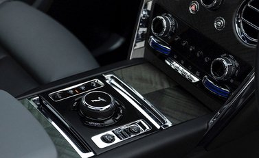 Rolls-Royce Cullinan 24