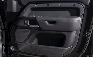 Land Rover Defender 110 V8 23