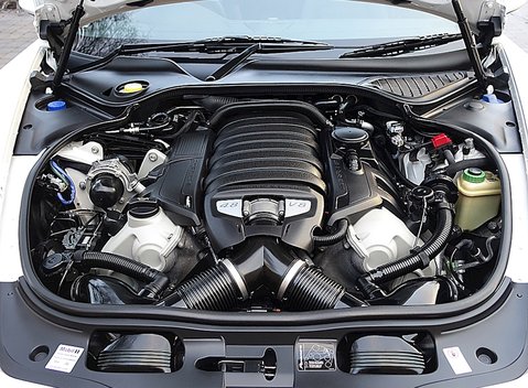 Porsche Panamera GTS 3