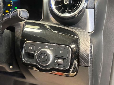 Mercedes-Benz A Class 1.3 A 200 AMG Line Executive Auto 5dr 15