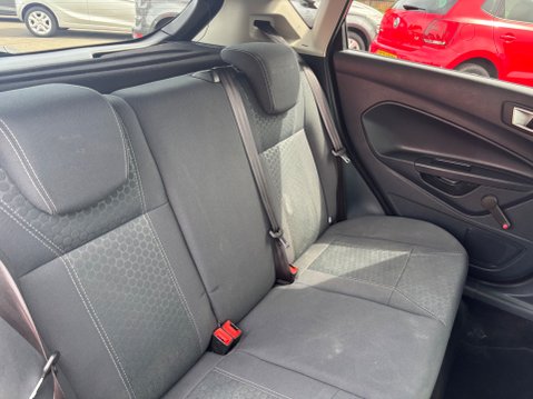 Ford Fiesta TITANIUM 12