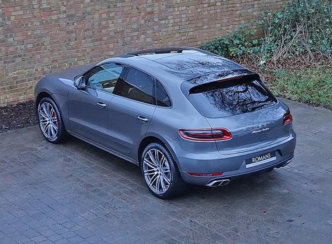 Porsche Macan Turbo 16