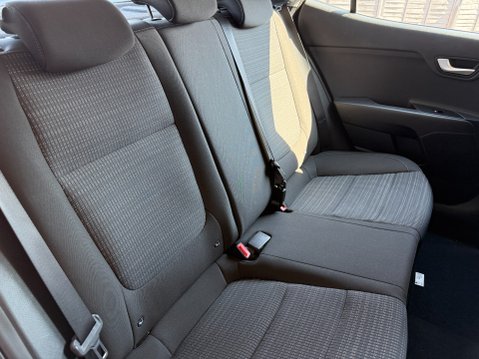 Kia Stonic 2 **10,841 MILES** 30