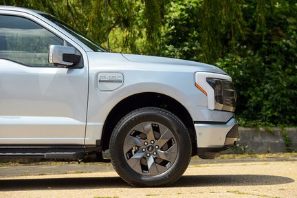 Ford Lightning Lariat Electric 24