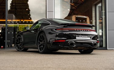 Porsche 911 Turbo S (992) 4