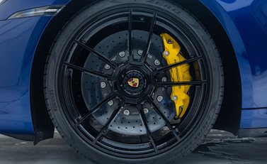 Porsche 911 Carrera GTS (992) 10