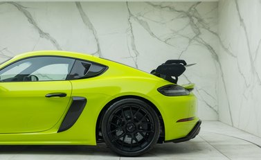 Porsche Cayman GT4 RS (718) 48