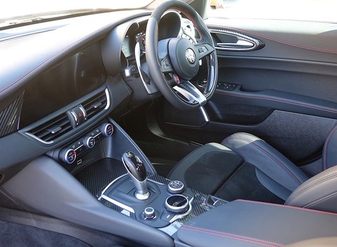 Alfa Romeo Giulia Quadrifoglio 19