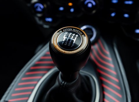 Aston Martin Vantage 007 Edition 16