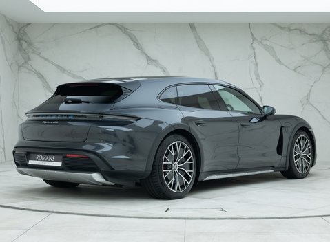 Porsche Taycan 4S Cross Turismo 3
