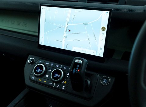 Land Rover Defender 110 75th Anniversary P400e 18