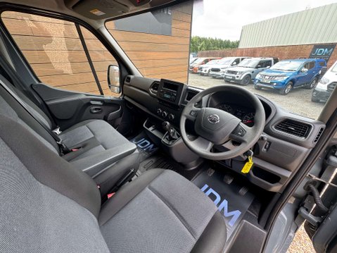 Nissan Interstar 2.3 Interstar Acenta dCi 21