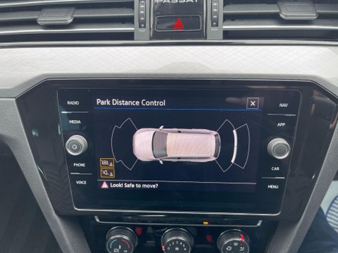 Volkswagen Passat 2.0 TDI EVO SEL Euro 6 (s/s) 5dr 25
