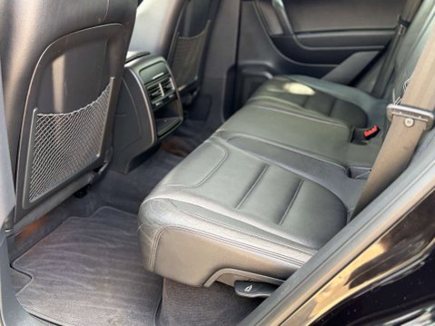 Volkswagen Touareg 3.0 Touareg V6 TSi Hybrid Auto 4WD 5dr 57