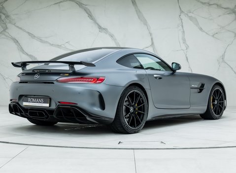 Mercedes-Benz AMG GT R Premium 3