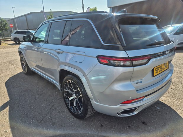 Jeep Grand Cherokee SUMMIT RESERVE 7