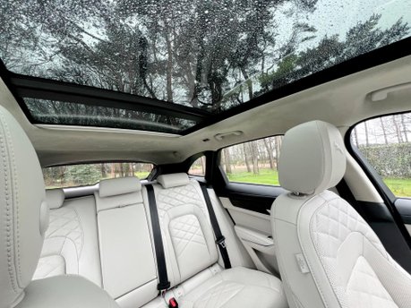 Jaguar F-Pace HSE 34