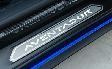 Lamborghini Aventador S LP 740-4 ROADSTER 25