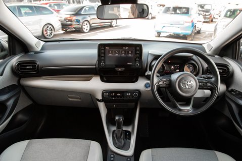 Toyota Yaris EXCEL FHEV 3