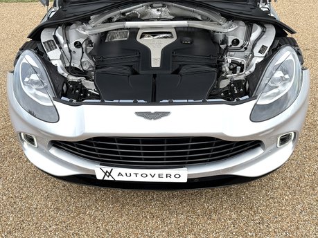 Aston Martin DBX V8 77